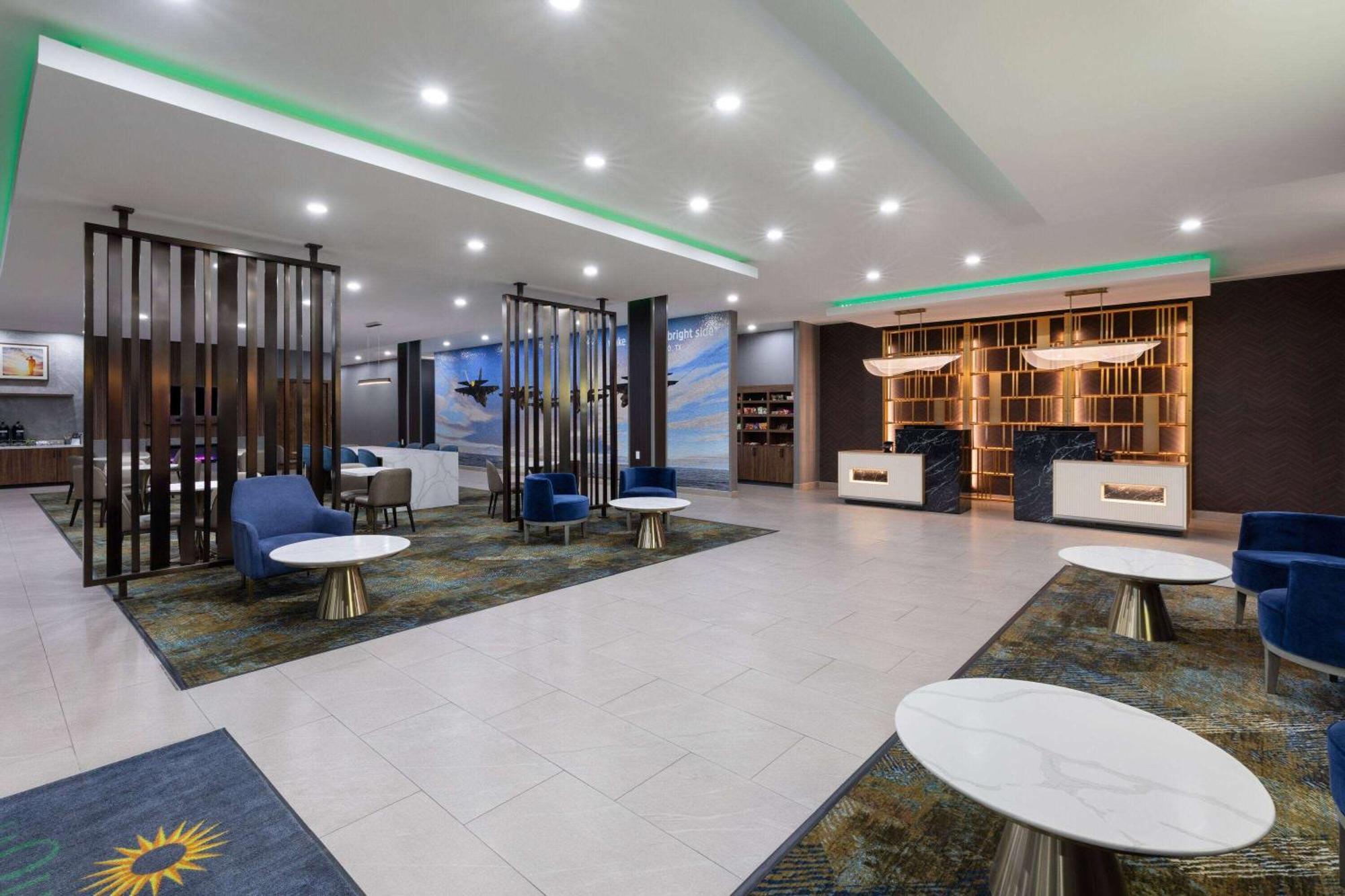 La Quinta Inn & Suites By Wyndham San Antonio At The Rim エクステリア 写真