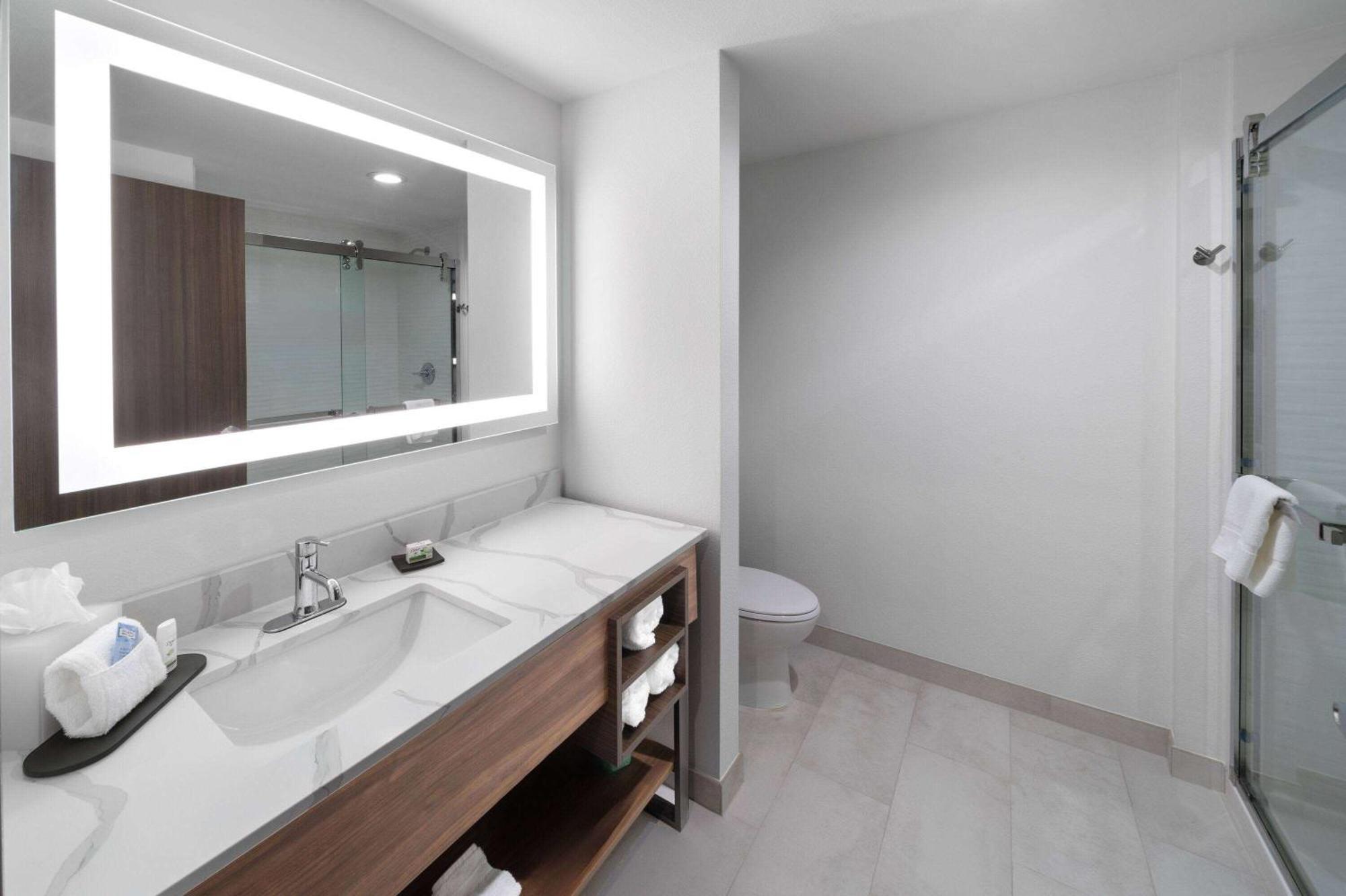 La Quinta Inn & Suites By Wyndham San Antonio At The Rim エクステリア 写真