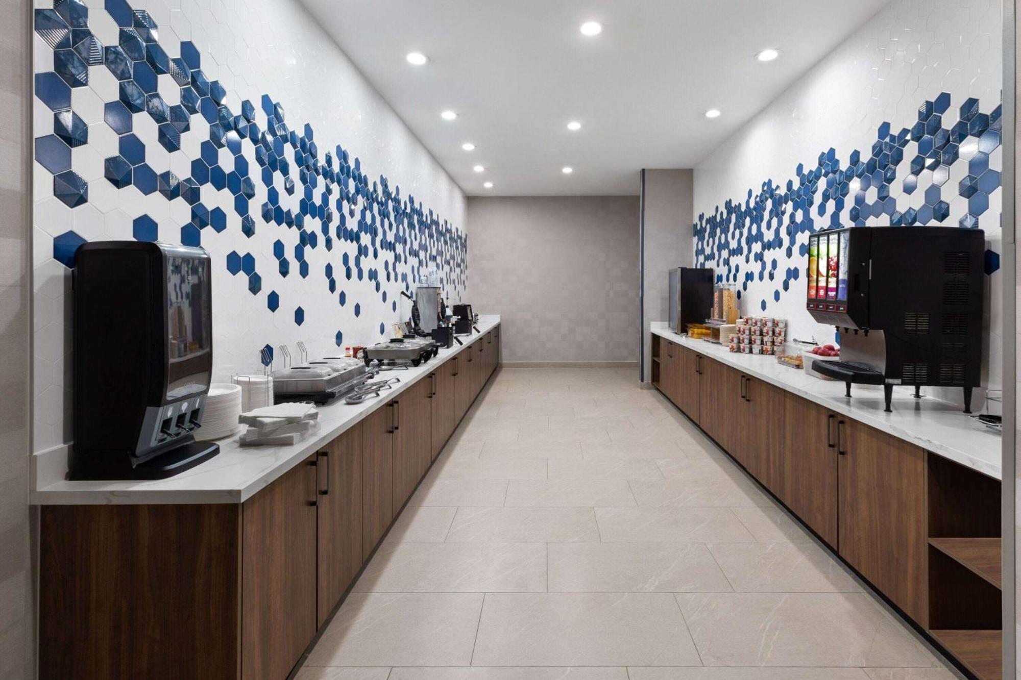 La Quinta Inn & Suites By Wyndham San Antonio At The Rim エクステリア 写真