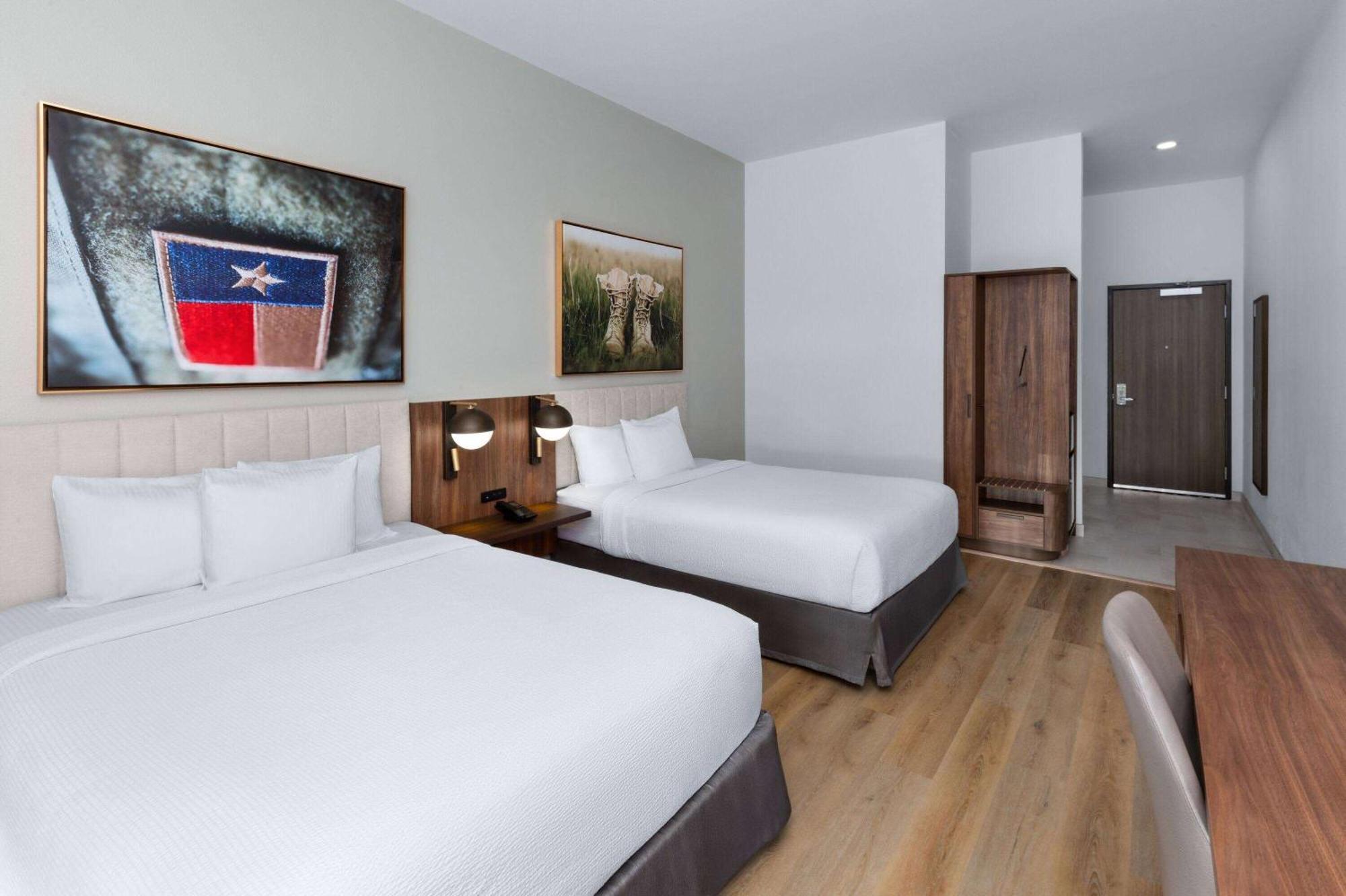 La Quinta Inn & Suites By Wyndham San Antonio At The Rim エクステリア 写真