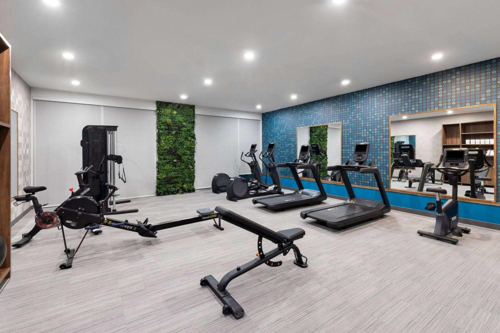 La Quinta Inn & Suites By Wyndham San Antonio At The Rim エクステリア 写真