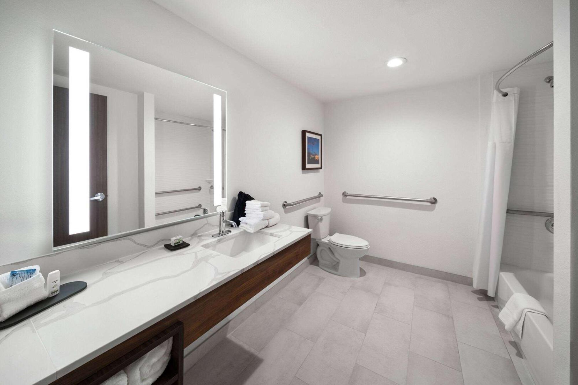 La Quinta Inn & Suites By Wyndham San Antonio At The Rim エクステリア 写真